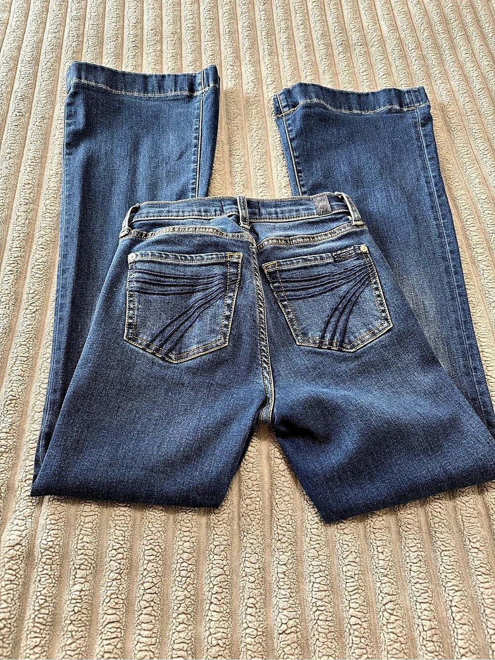 7 For All Mankind Women's Flare Jeans in Blue.  Size 24. Inseam 29 1/2